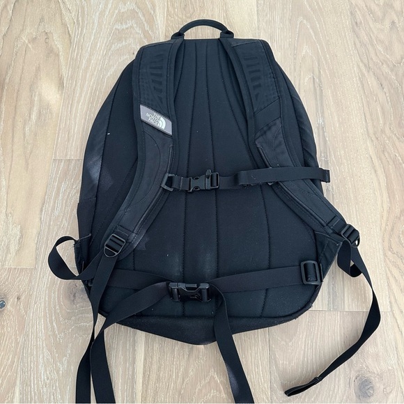 North Face Vault Black Backpack School Hiking Outdoors Travel Pockets Laptop - Picture 10 of 16